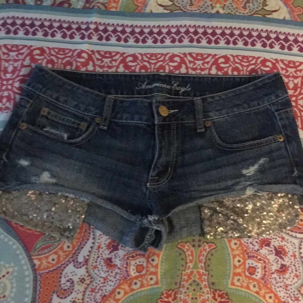 American Eagle size 8 short shorts emb pockets